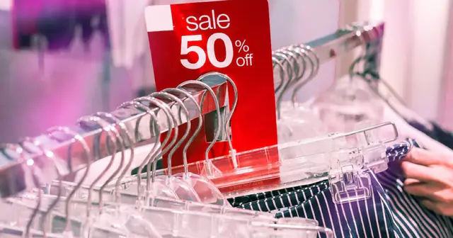 A D2C brand at ¥12M/month in sales, ¥2M in profit — the decisive move was a flat 15% price hike across every product