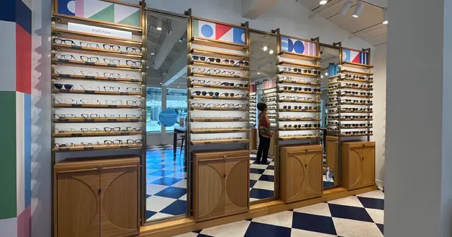 From optician to $28,000/month across three SaaS products: choosing only the battles you can win