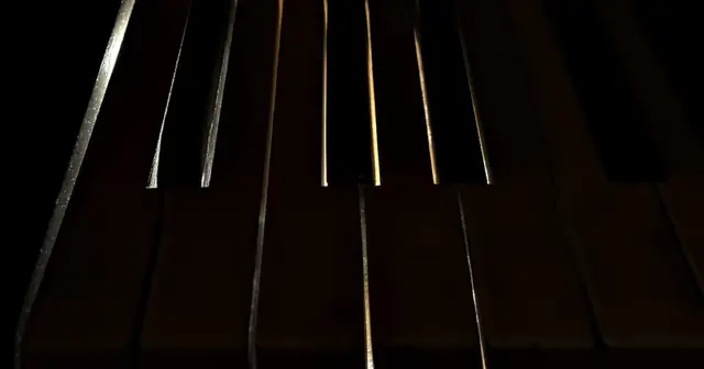 Piano in 21 Days: 10,000+ Students, $4M Cumulative — a Course Run on 1 Hour a Month, From $480K/Year to $10K–$30K/Month