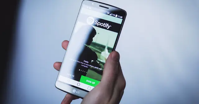 Talknotes: 17 Built, 1 Hit — the Breakdown Behind an AI Voice-Notes App at $9,000/Month and 900 Paying Users