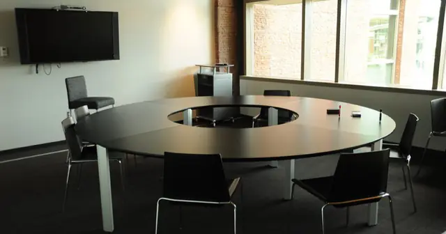 Boardroom Insiders: A Solo-Founded Executive Database Hits $5M ARR, Sells for $25M — Winning With “Human-Curated Data”
